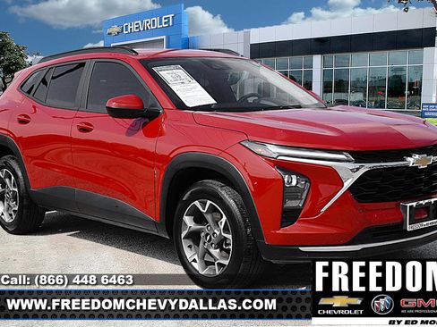 Used 2026 Chevrolet Trax LT FWD image 1