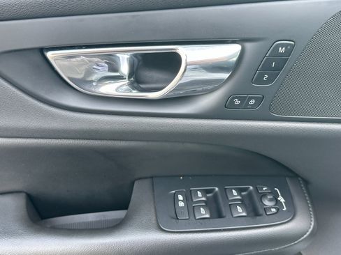 Used 2020 Volvo S60 T5 Momentum w/ Premium Package image 11