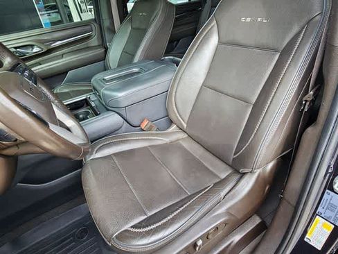 Used 2022 GMC Yukon XL Denali w/ Denali Premium Package image 15