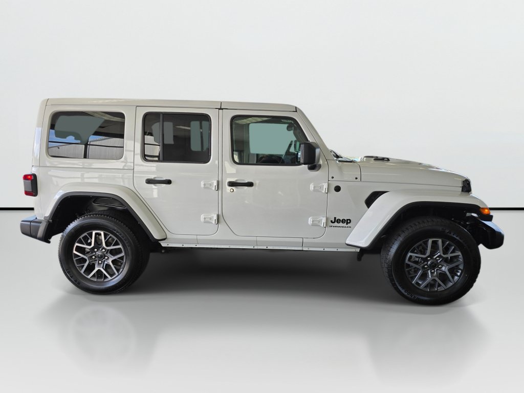 Used 2025 Jeep Wrangler Unlimited Sahara AWD/4WD image 6