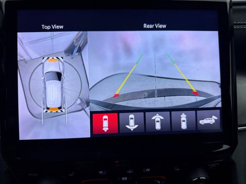 Used 2023 Jeep Grand Cherokee Limited w/ Luxury Tech Group II image 16