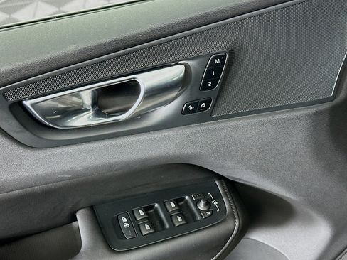 Used 2025 Volvo XC60 B5 Plus image 15