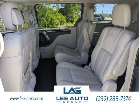 Used 2011 Chrysler Town & Country Limited image 12