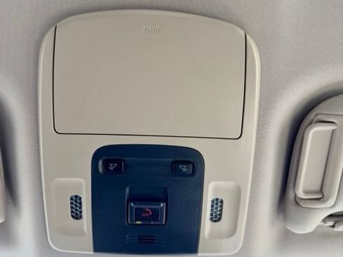 Used 2021 Toyota Camry LE w/ Carpet Mat Package (TMS) FWD image 21