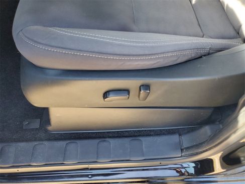 Used 2023 Nissan Frontier SV image 14