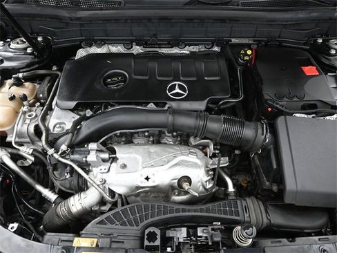 Used 2021 Mercedes-Benz GLB 250 4MATIC image 35