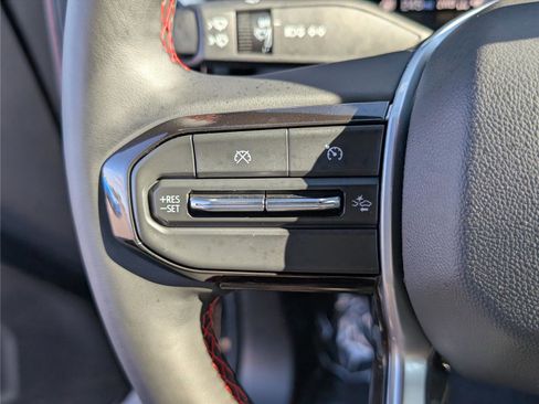 Used 2025 Chevrolet Colorado Z71 w/ Midnight Edition image 23