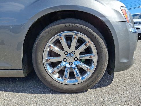 Used 2012 Chrysler 300 Limited image 9
