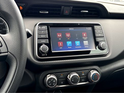 New 2025 Nissan Kicks Play S image 17