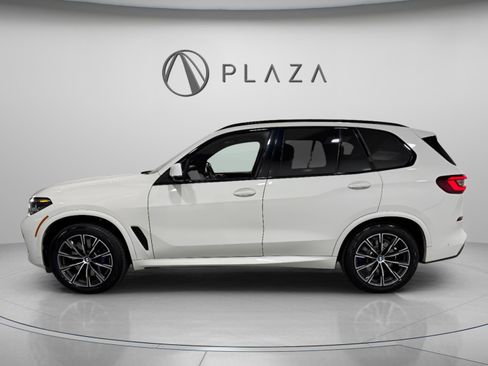 Used 2022 BMW X5 M50i image 3
