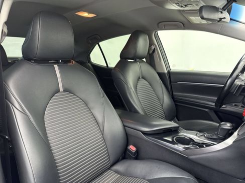Used 2019 Toyota Camry SE FWD image 30