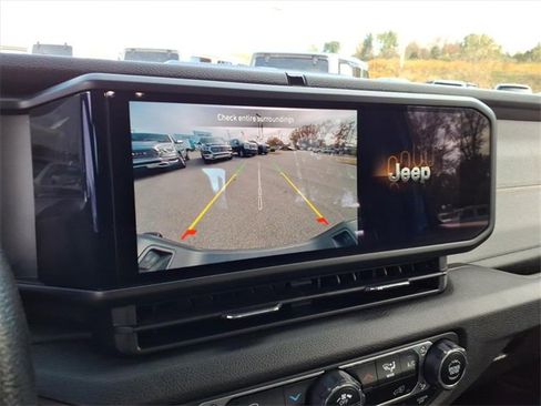 Used 2024 Jeep Gladiator Sport image 21