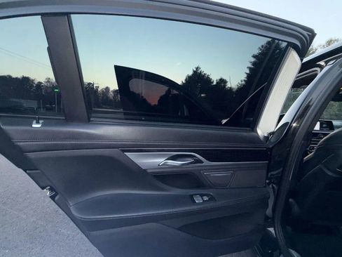 Used 2017 BMW 750i image 37