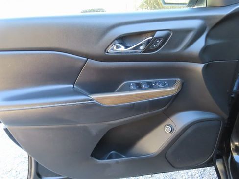 Used 2017 GMC Acadia SLE image 26