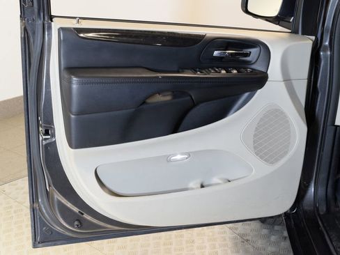 Used 2017 Dodge Grand Caravan SE w/ Power Window Group FWD image 12