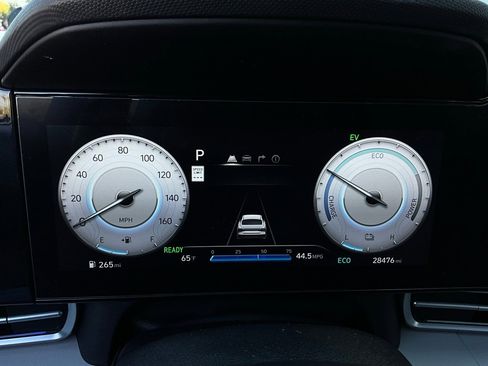 Used 2025 Hyundai Elantra Limited image 38