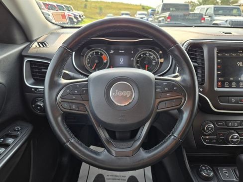 Used 2019 Jeep Cherokee Trailhawk AWD/4WD image 18