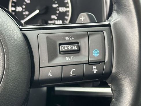 Used 2022 Nissan Pathfinder SV w/ SV Black Package image 12