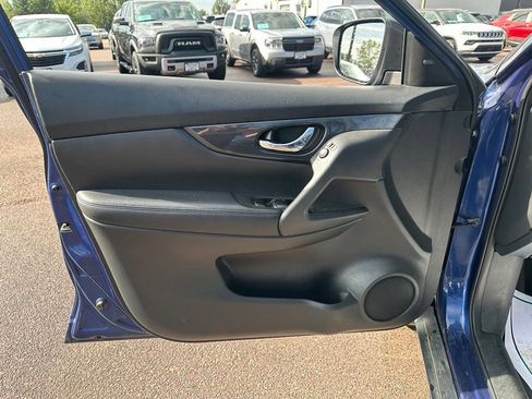 Used 2018 Nissan Rogue S AWD/4WD image 12