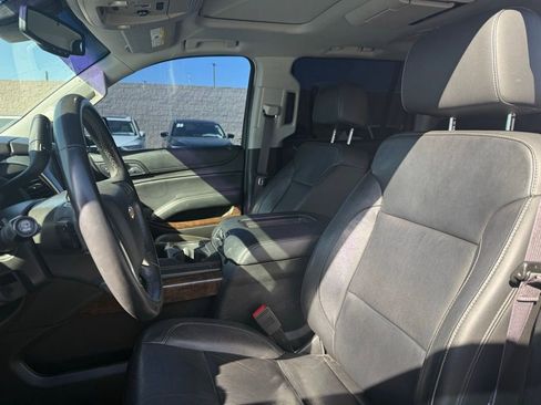 Used 2017 Chevrolet Suburban LT image 12