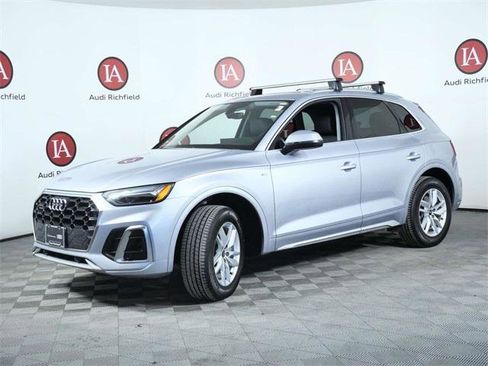 Used 2023 Audi Q5 2.0T Premium w/ Convenience Package image 4