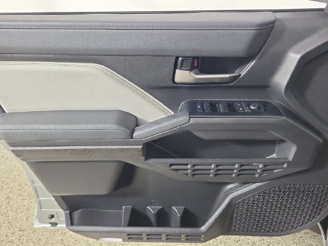 Used 2025 Toyota Tacoma Limited AWD/4WD image 22