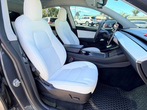 Used 2022 Tesla Model Y Performance AWD/4WD image 19