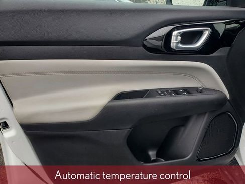 Used 2024 Jeep Compass Limited AWD/4WD image 12