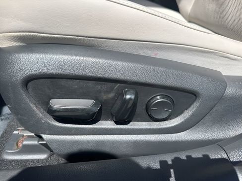 Used 2019 Lexus UX 200 w/ Premium Package image 10