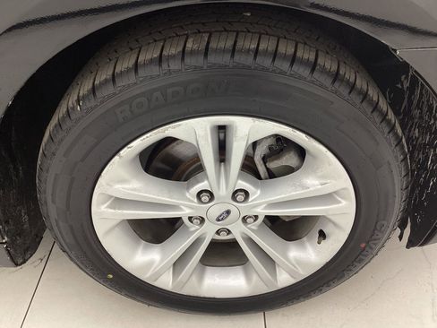 Used 2017 Ford Taurus SE image 45