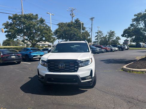 Used 2025 Honda Passport TrailSport image 3