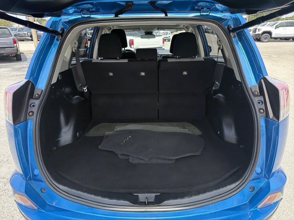 Used 2018 Toyota RAV4 XLE FWD image 11