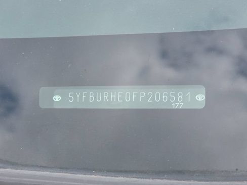Used 2015 Toyota Corolla L FWD image 11