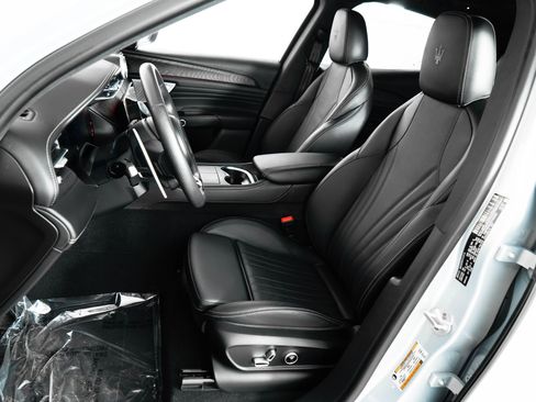 Used 2025 Maserati Grecale Modena image 18