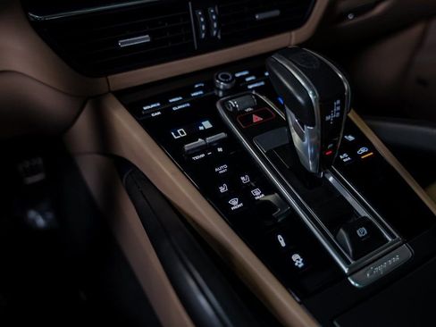 Used 2022 Porsche Cayenne GTS image 57