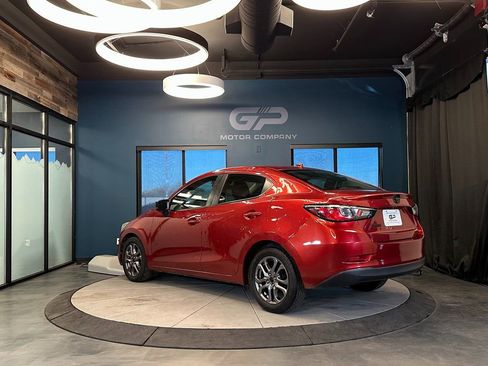 Used 2019 Toyota Yaris LE image 5