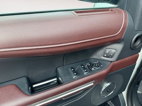 Used 2024 Ford Expedition Limited image 16