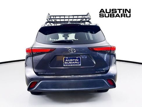 Used 2020 Toyota Highlander XLE AWD/4WD image 6