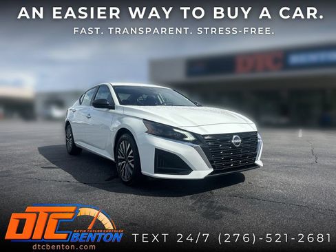 Used 2025 Nissan Altima 2.5 SV AWD/4WD image 1