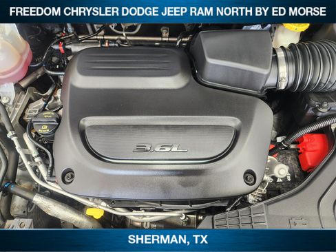Used 2025 Chrysler Pacifica Limited FWD image 20