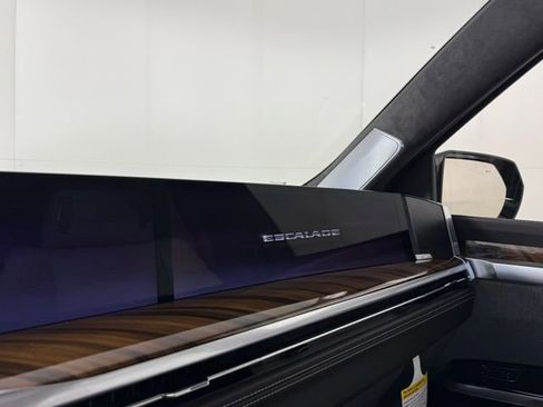 Certified 2026 Cadillac Escalade Platinum Sport w/ LPO, ONYX Package image 17