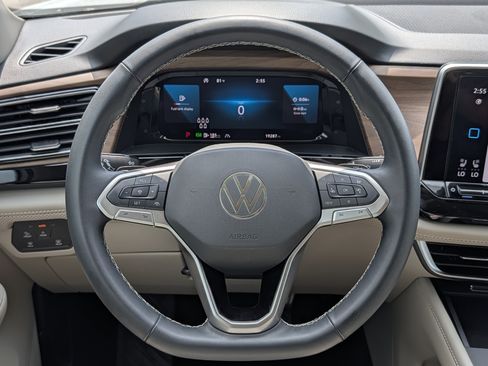 Used 2024 Volkswagen Atlas SE AWD/4WD image 19