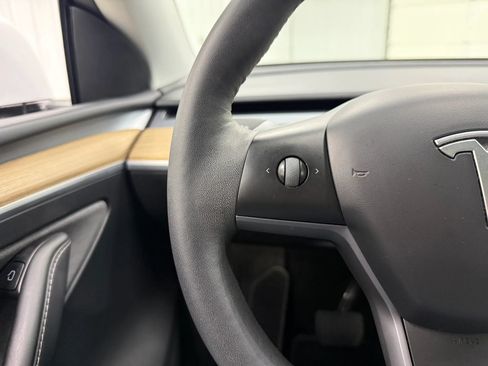 Used 2024 Tesla Model Y Long Range AWD/4WD image 27
