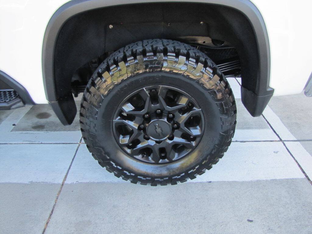 Used 2024 Chevrolet Silverado 2500 LT AWD/4WD image 27