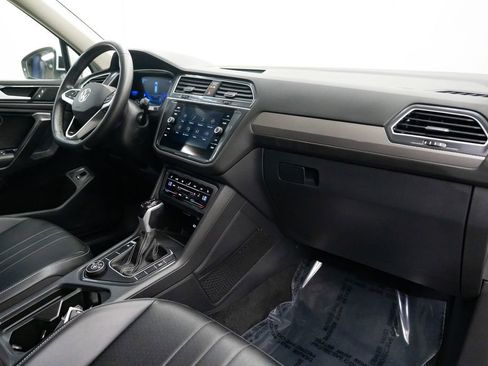 Used 2024 Volkswagen Tiguan SE image 27
