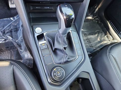 Certified 2024 Volkswagen Tiguan SE R-Line AWD/4WD image 19