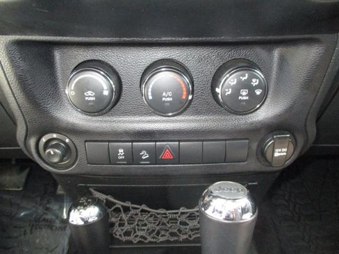 Used 2014 Jeep Wrangler Unlimited Sport w/ Quick Order Package 24S AWD/4WD image 23