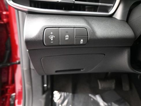 Certified 2026 Hyundai Elantra SE FWD image 17