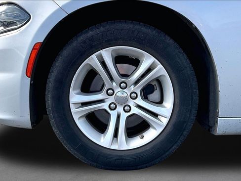 Used 2022 Dodge Charger SXT RWD image 6