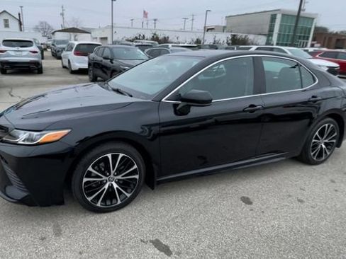 Used 2020 Toyota Camry SE FWD image 6